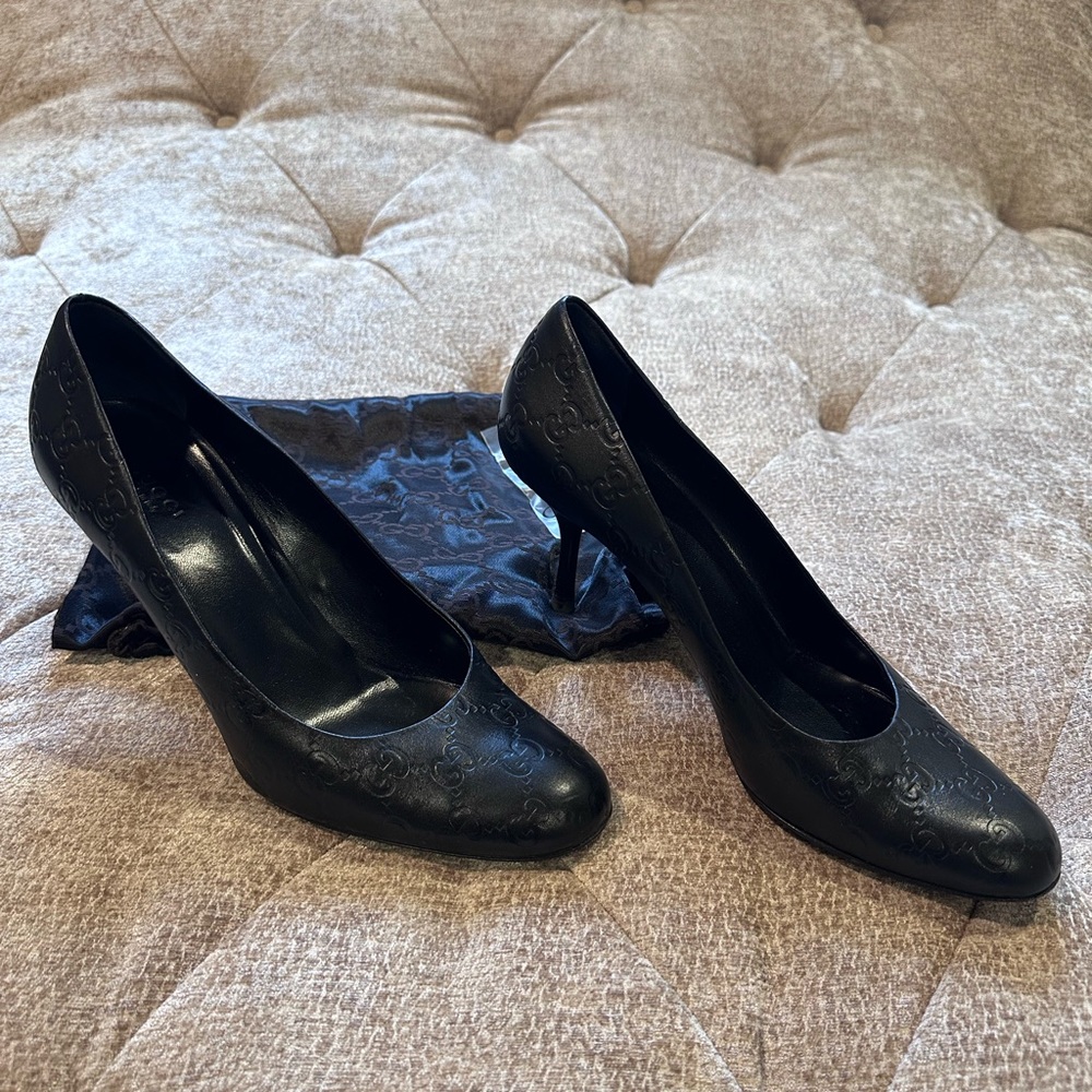 Gucci Pumps-Dust Bags & Replacement Heels Included - Picture 2 of 13